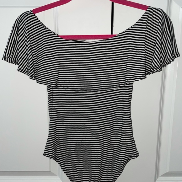 Off the shoulder striped bodysuit - Picture 4 of 5